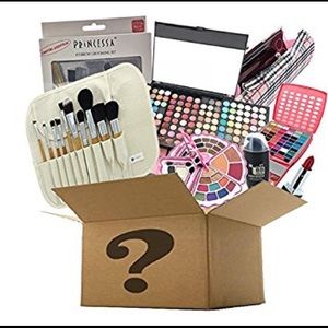 MAKEUP MYSTERY BOX